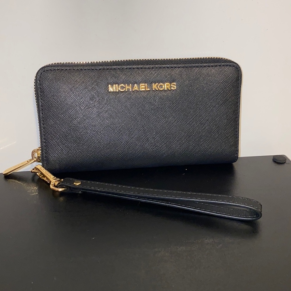 Michael Kors Wristlet